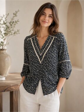 Thursday Island Women’s Navy Floral Lace Trim Blouse Size M Like New